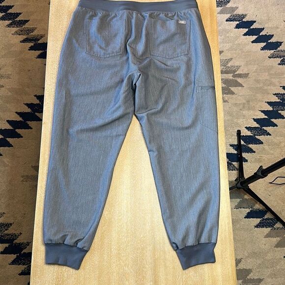 FIGS Zamora Jogger Scrub Pants - Picture 5 of 6